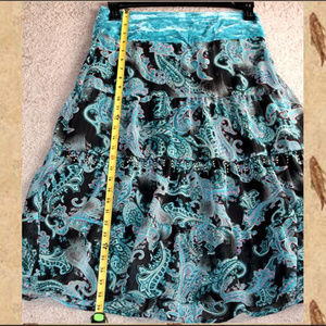 Midi turquoise & Black skirt 5 Star City